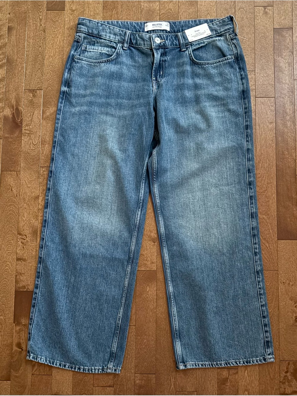 Hollister Low-Rise Baggy Jeans Medium Wash Size 12 Reg (W31) NWT